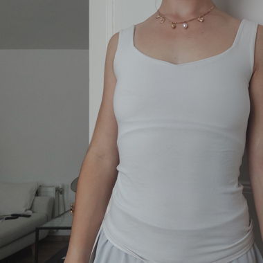 Débardeur blanc avec doublure à la poitrine