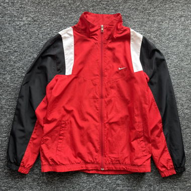 Rote Nike-Sportjacke