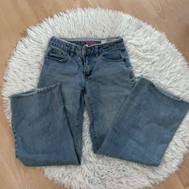 Edikted Low-Waist Baggy Jeans