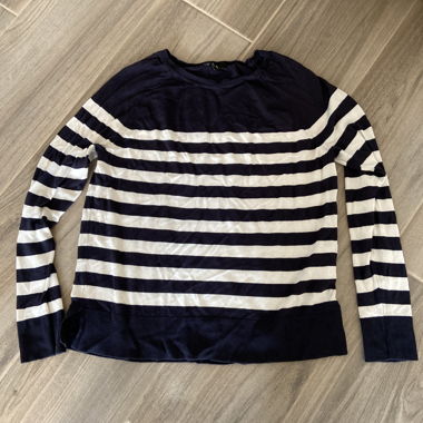 Maglione a maniche lunghe a righe
