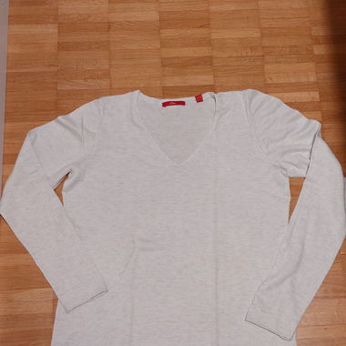 Weisser Langarm-Pullover