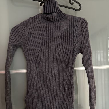 Enger Pullover von Zara