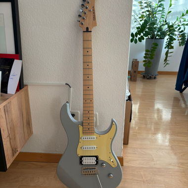 Yamaha Pacifica 112VM, Gray