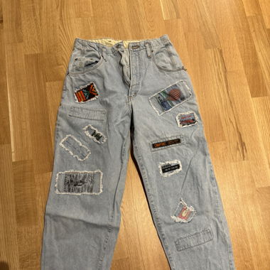Jeans mit Sticker