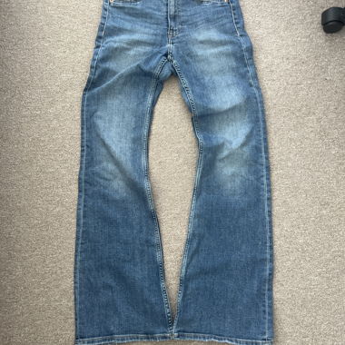 High-Waist Schlagjeans