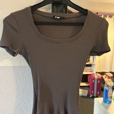 Braunes Ripp-T-Shirt