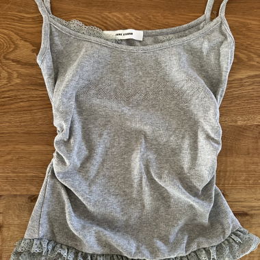 Top in pizzo grigio