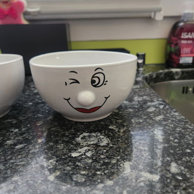 Schüsseln mit 3D Gesicht 