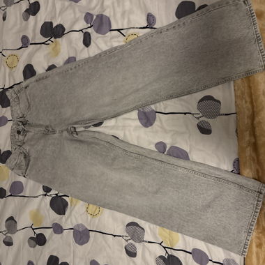 Graue Jeans