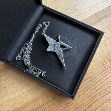 Collana con pendente a stella Mugler