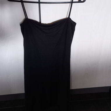 Schwarzes Kleid