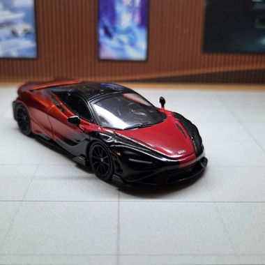 Miniatura McLaren 765LT 1:64 CM Model