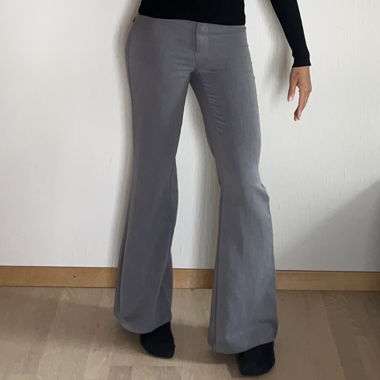 Pantalon gris discret