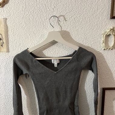 long-sleeved top