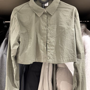 H&M cropped blouse