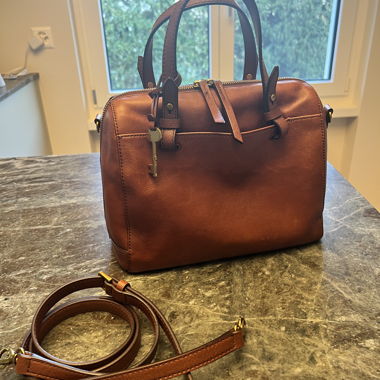 Borsa a mano Fossil in pelle marrone con manici e tracolla