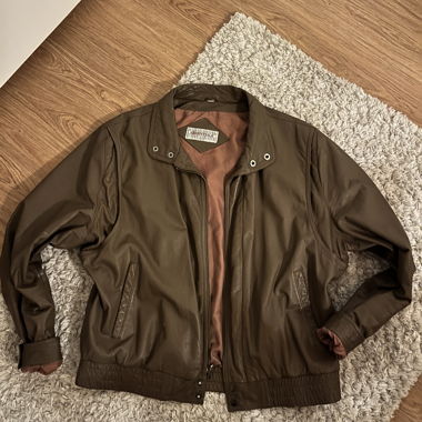 Braune Oversize-Lederjacke