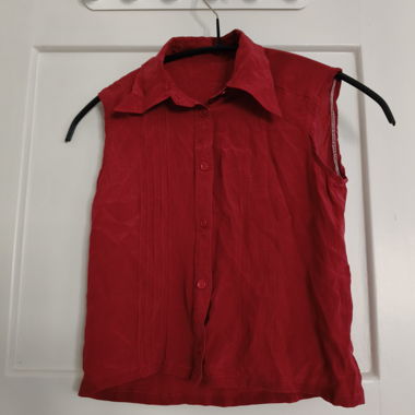Camicia rossa senza maniche