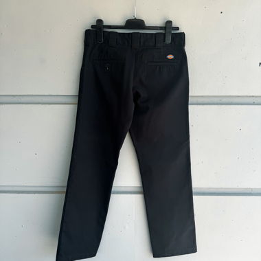 Schwarze Dickies-Hosen