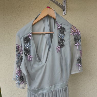 Festliches Kleid in Eukalyptusgrün