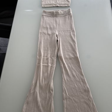Set a coste con top e pantaloni