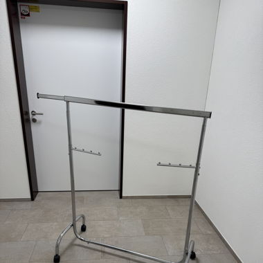 Porte-vêtements en métal à vendre - moderne