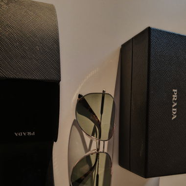 Lunettes de soleil Prada 