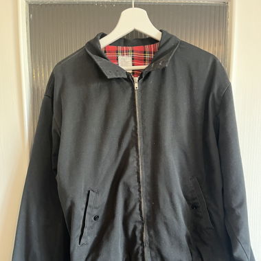 Schwarze Bomberjacke