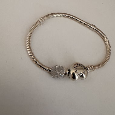 Bracciale a charm Pandora