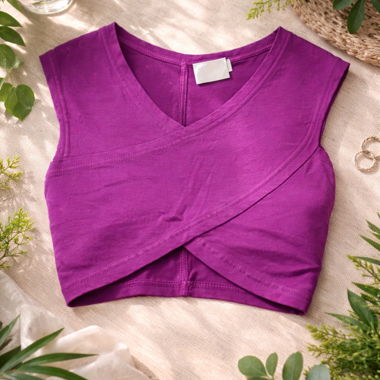 Haut court violet sans manches