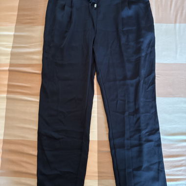 Marineblaue Hose