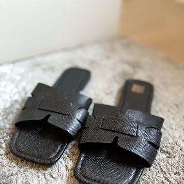 Claquettes noires