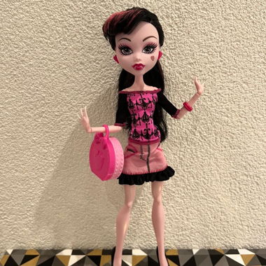Monster High – Draculaura (Scaris)