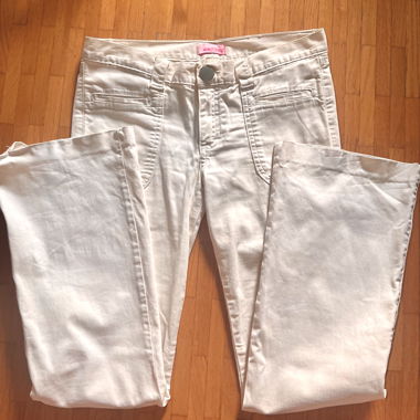 Pantaloni bianchi a vita bassa