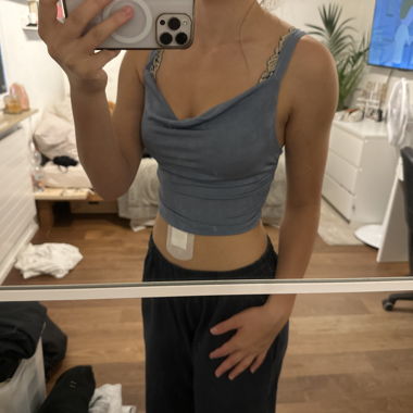 Blaues Cropped Top