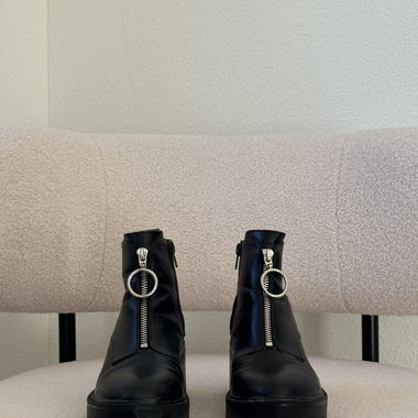 Bottes noires avec fermeture éclair
