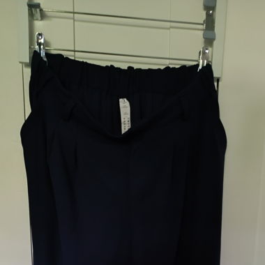 Leichte, locker, dunkelblaue Stoffhose 