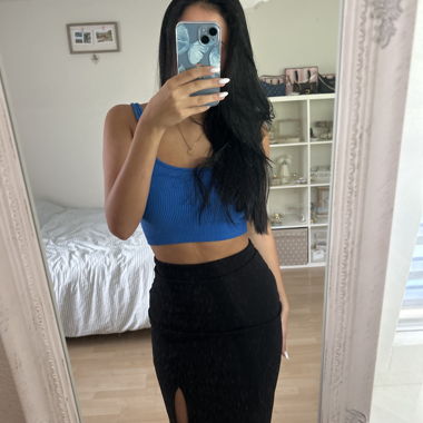 Jupe noire ajustée avec fente