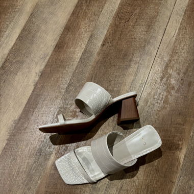 Schöne Sommer Sandalen mit Absatz (ungetragen!)