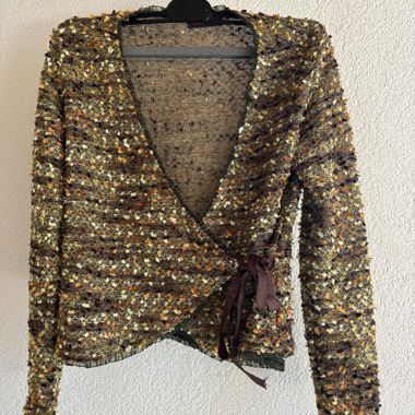 LEE-LAND textured wrap top