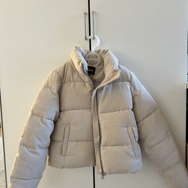 Kurze gesteppte Cordjacke von ONLY