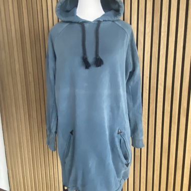 Robe sweat à capuche bleue