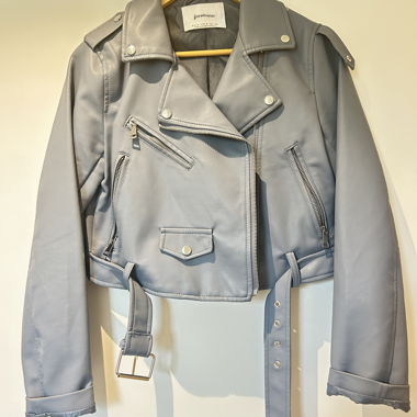 Hellblaue Lederjacke