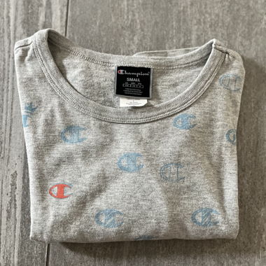 T-shirt Champion grigio con stampa logo