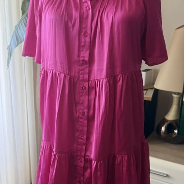 Magenta-Satinhemdkleid