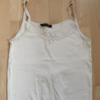 Top in pizzo Brandy Melville crema