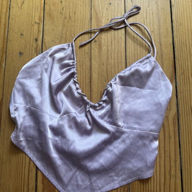 Top in raso lilla Urban Outfitters