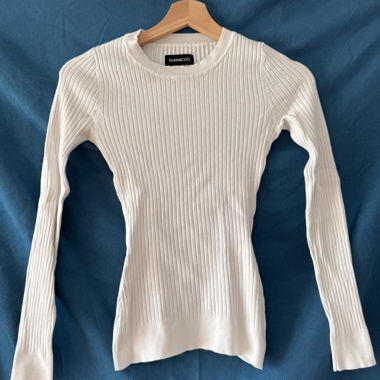 weisses geripptes Langarmshirt