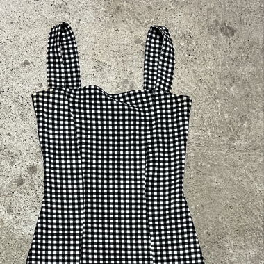 Petit robe à carreau noire en blanc