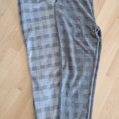 Pantaloni casual a quadri